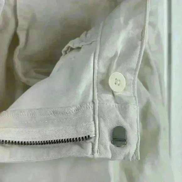 GAP Women’s Wide Leg Cream Pleated Khakis Pants 29” inseam with double enclosure - Picture 8 of 10